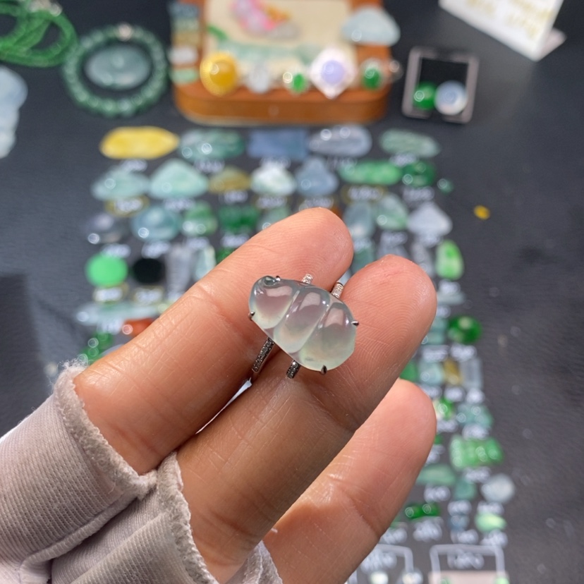 【闪购商品】翡翠挂件18K金镶嵌豆子