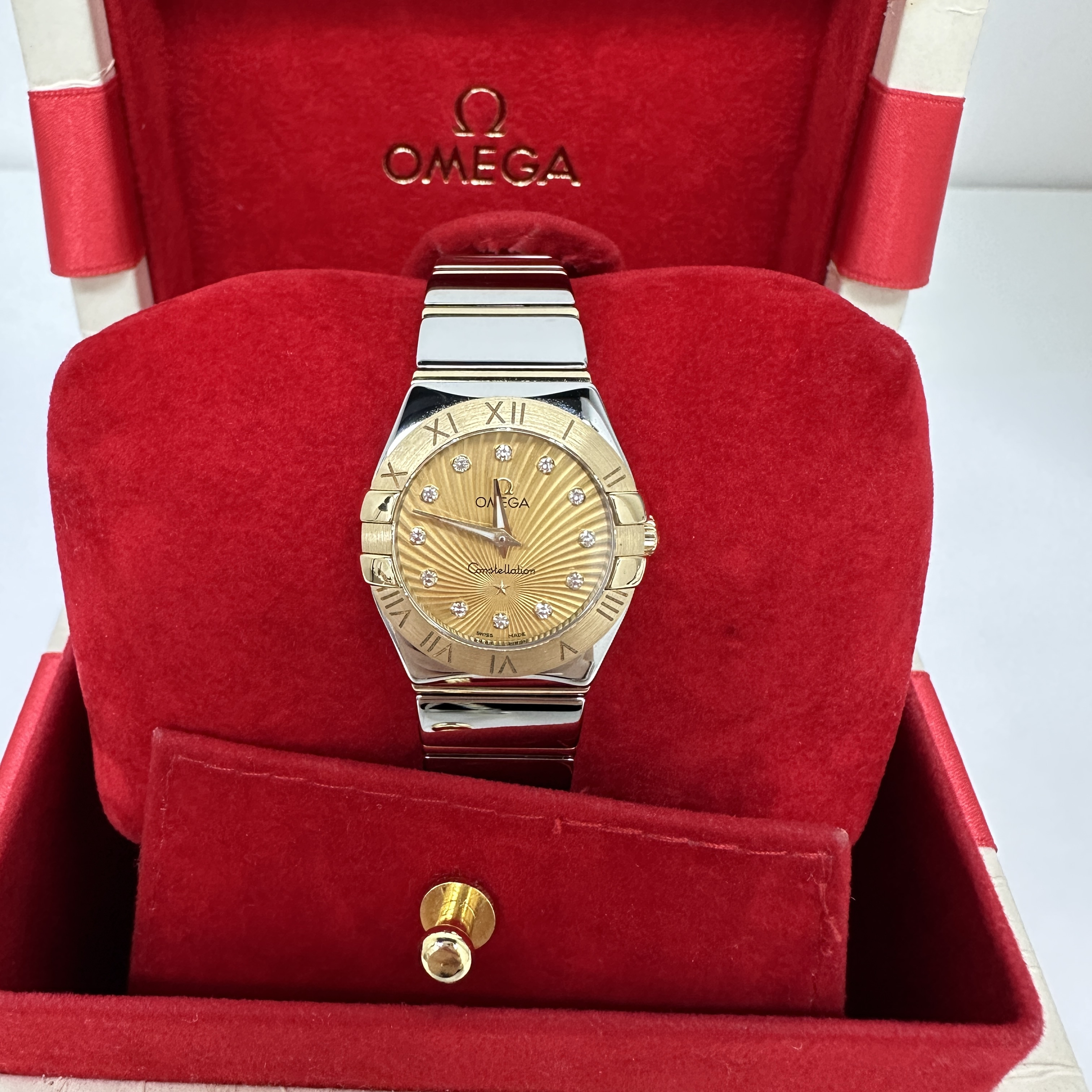 99新 Omega/欧米茄 欧米茄/石英/18k黄金/黄盘放射贝母表径24mm