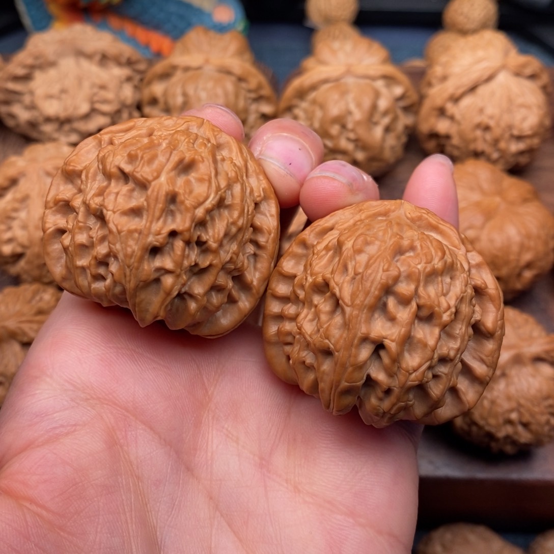 文玩核桃把件40全品，老树原桩三角白