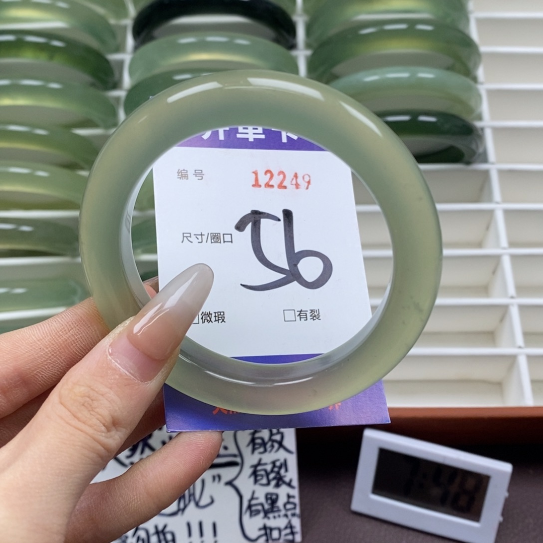 蛇纹石玉手镯未镶嵌