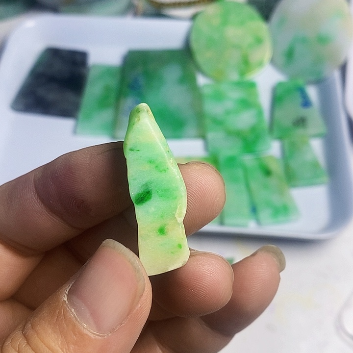 翡翠散珠天然翡翠A货挂件