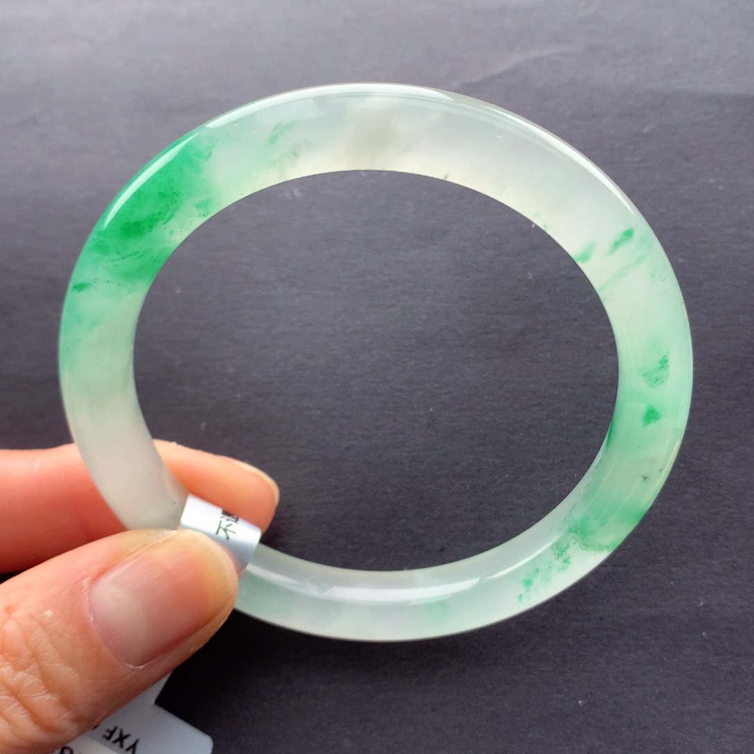 【闪购商品】未镶嵌手镯石英质玉