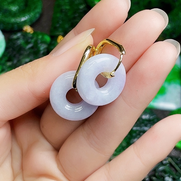 翡翠未镶嵌颈饰多样性