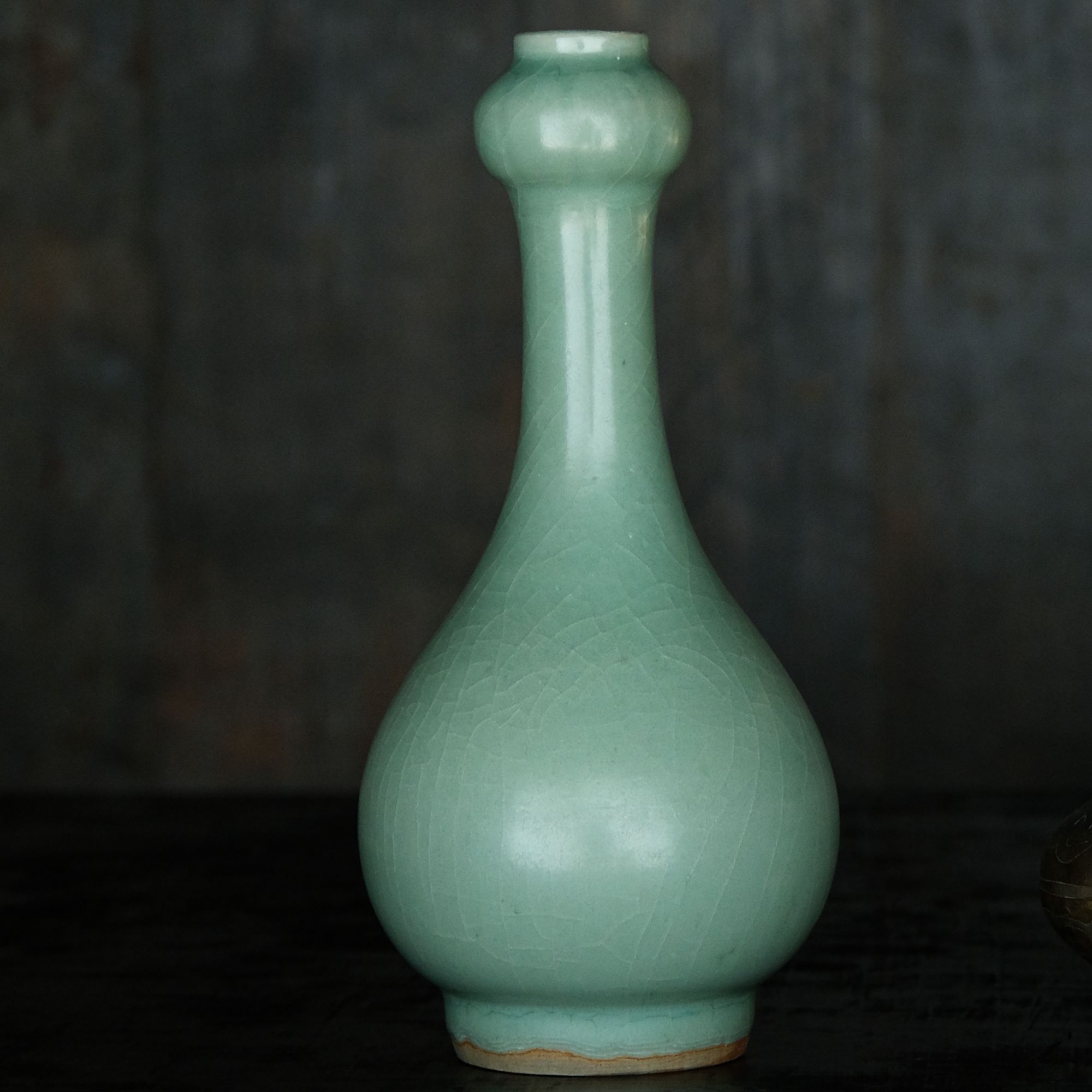 11. 龙泉窑青釉蒜头瓶（蓝队）【古董拍卖】