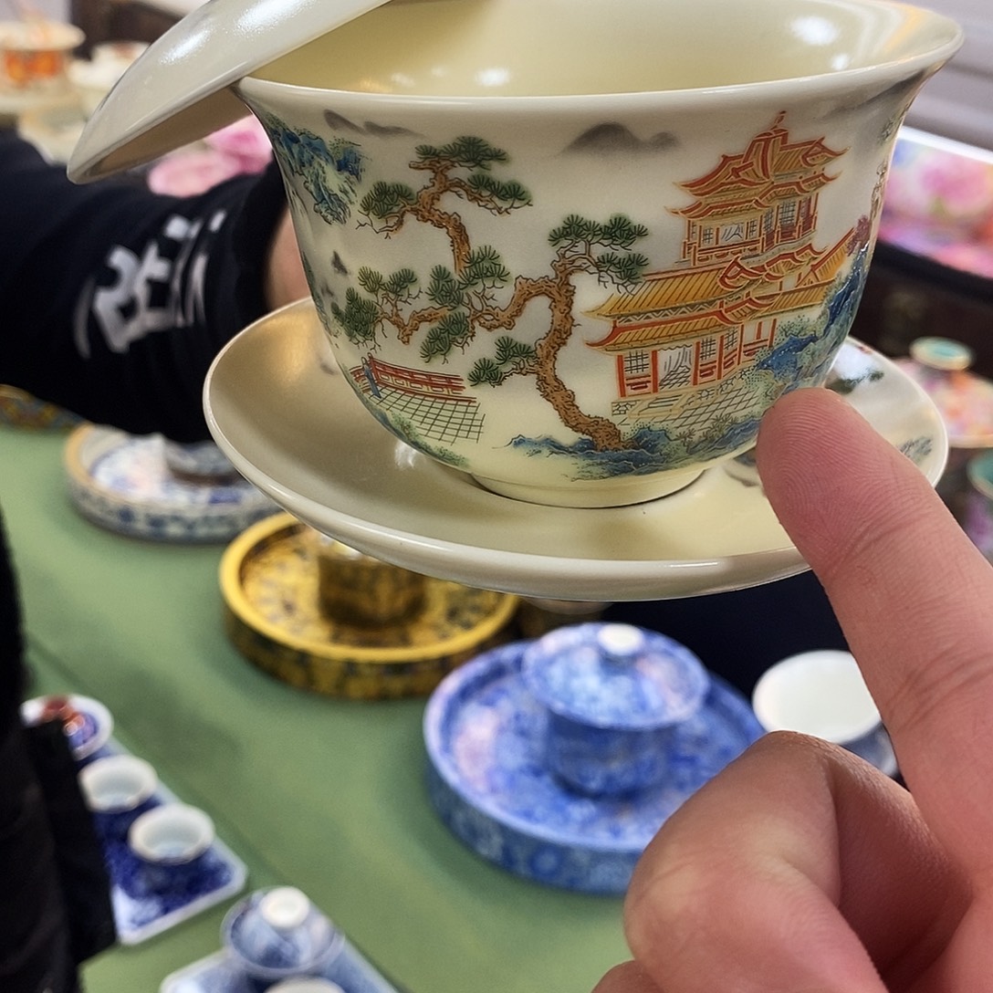 盖碗里的水煮开后放入