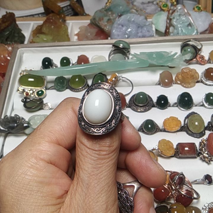 翡翠吊坠(赠链)未镶嵌闻****方