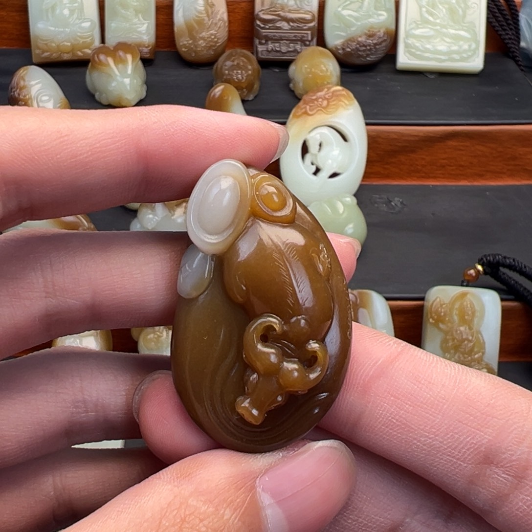 和田玉（糖玉）未镶嵌颈饰