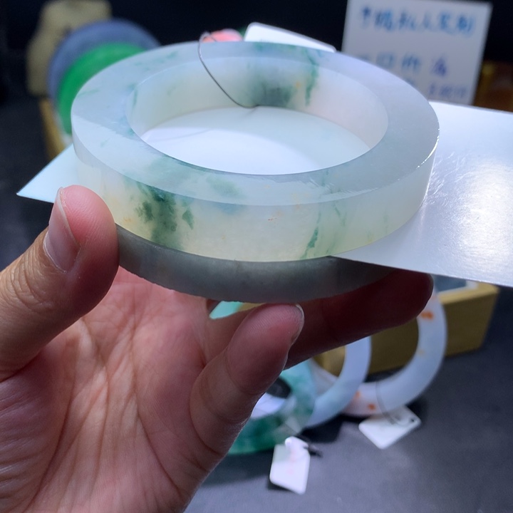 定制翡翠未镶嵌翡翠手镯