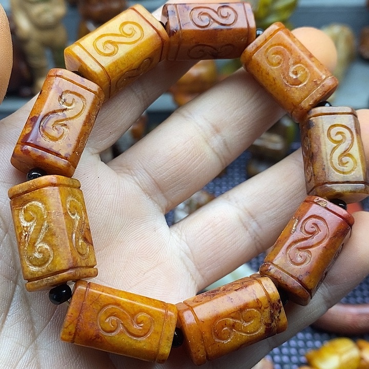 未镶嵌蛇纹石玉颈饰