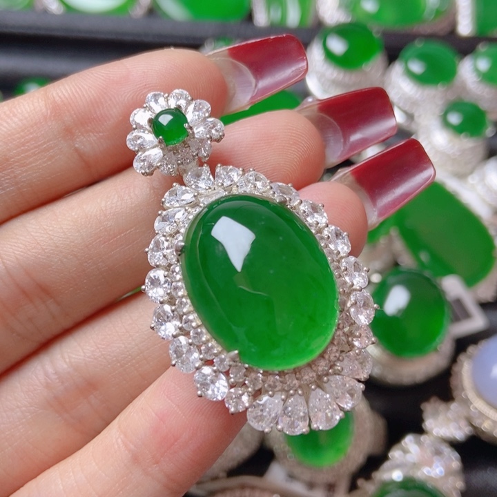 翡翠颈饰银S925镶嵌18。     