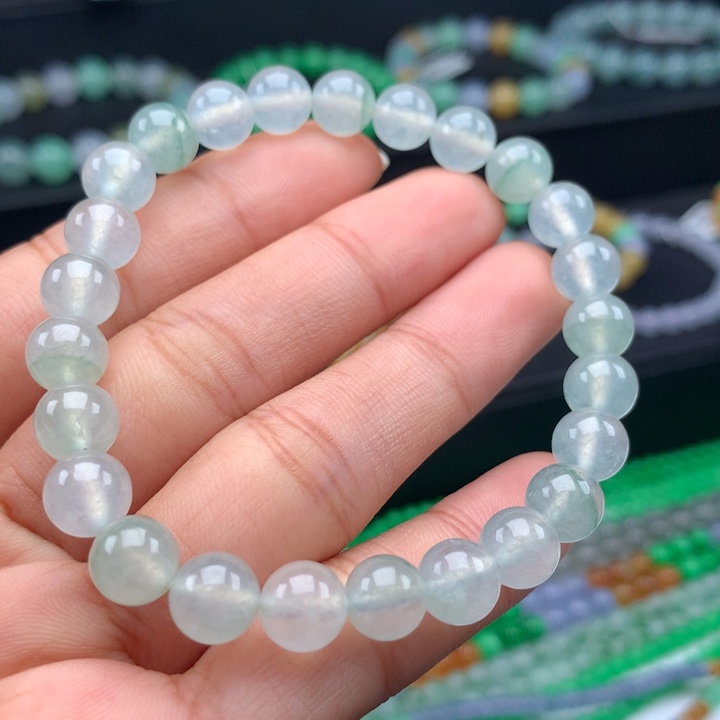 翡翠手镯未镶嵌卡