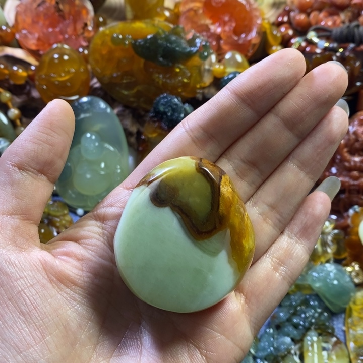 蛇纹石玉未镶嵌颈饰