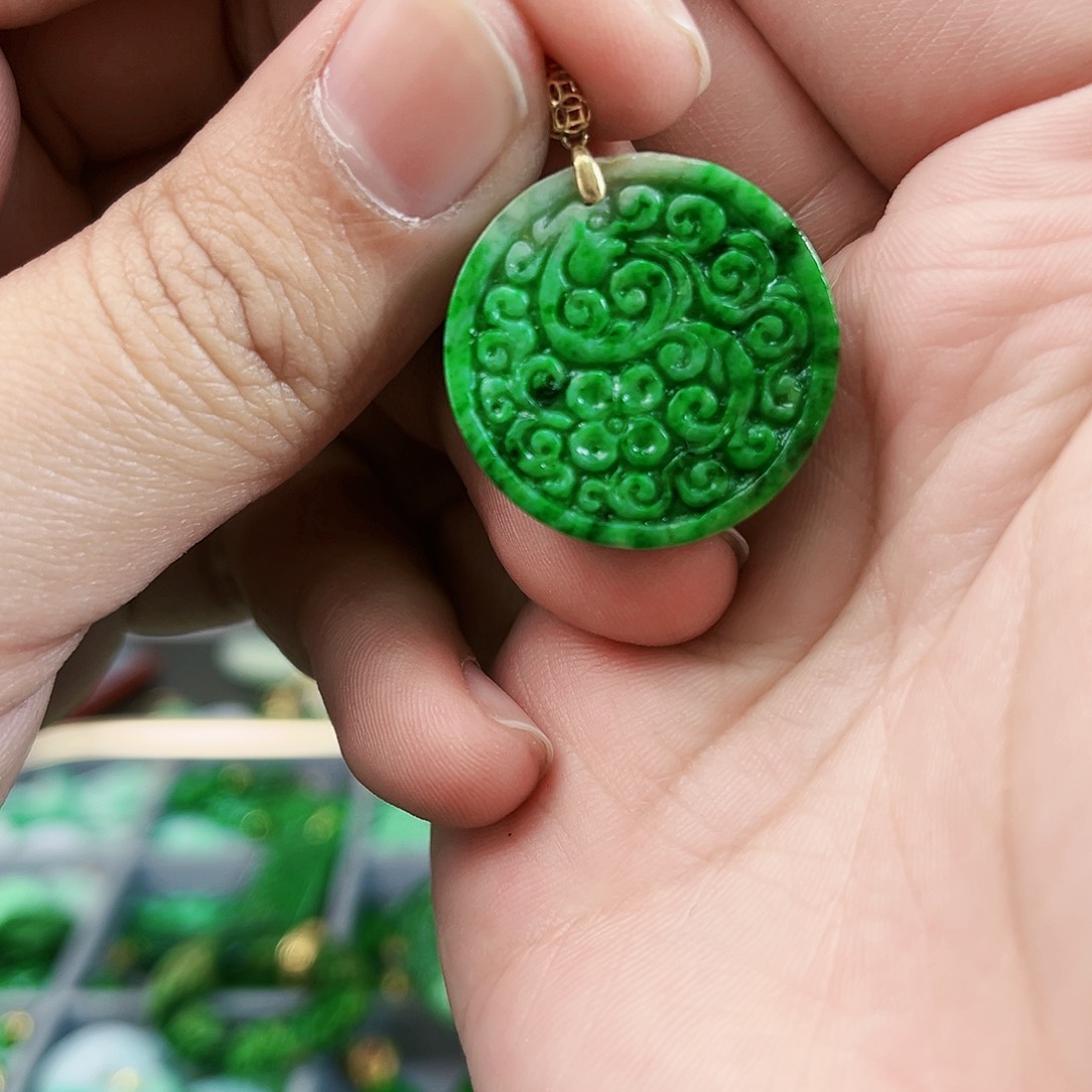 翡翠颈饰18K金镶嵌吊坠