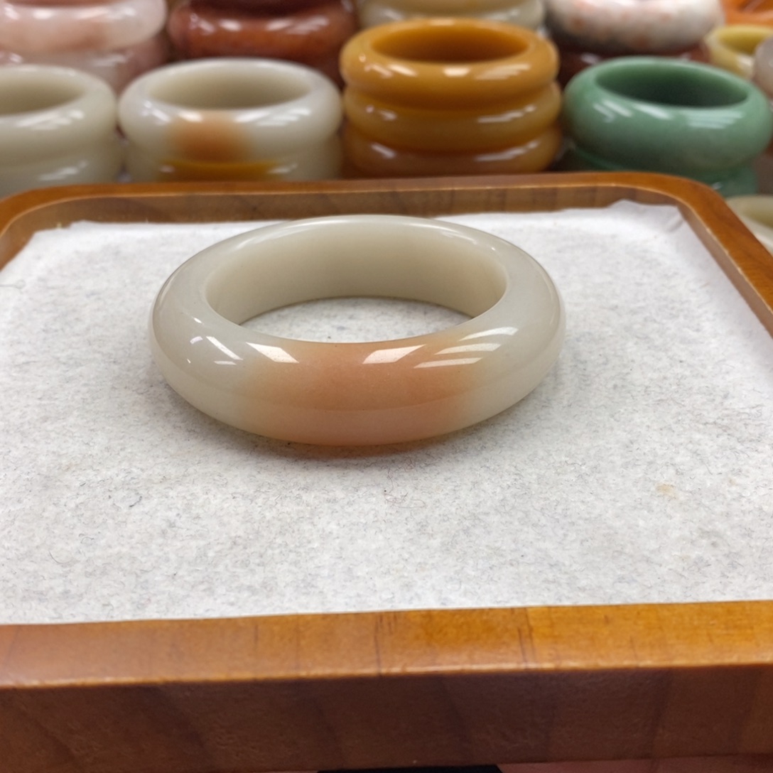 石英质玉未镶嵌手镯