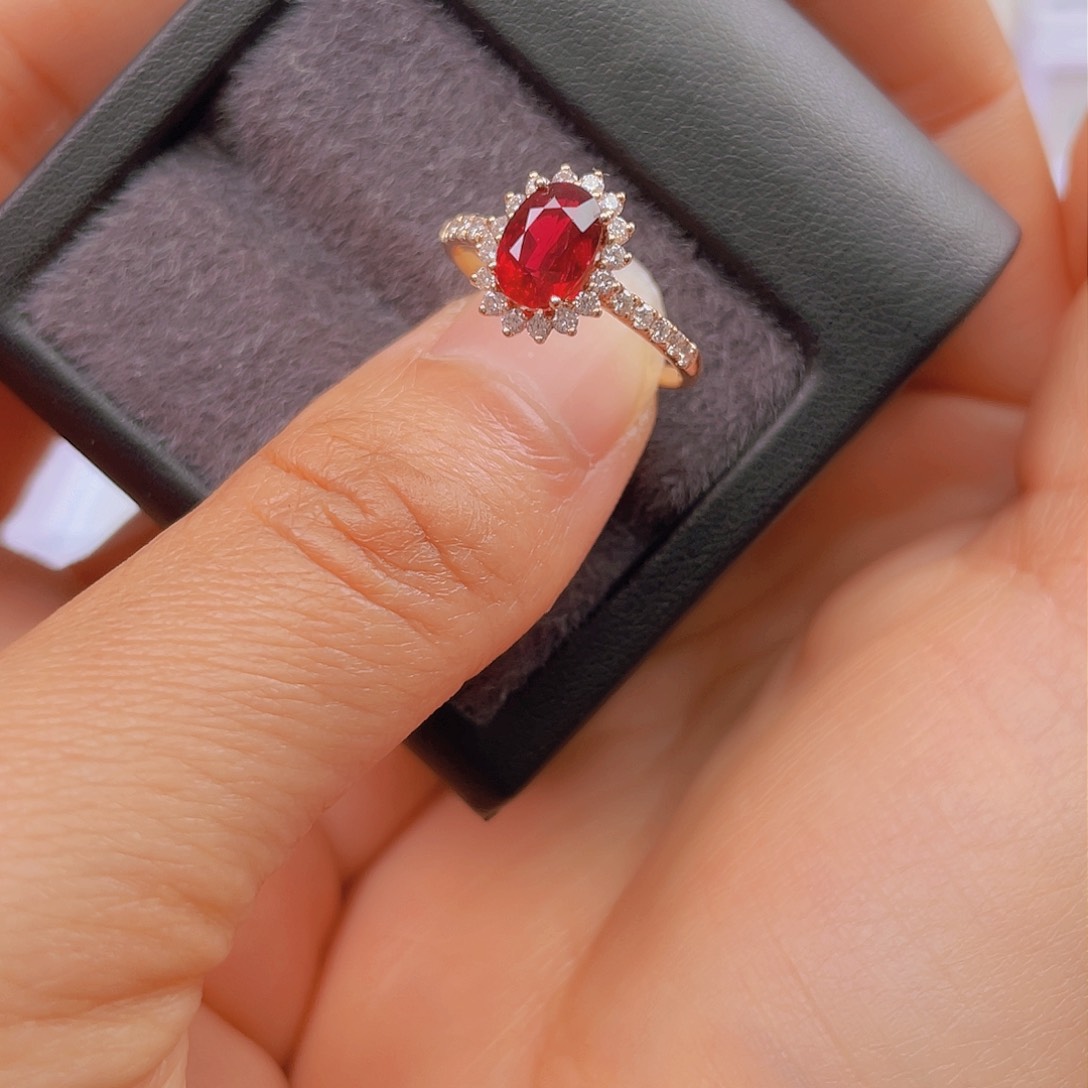 红宝石戒指18K金镶嵌无烧鸽血红宝石戒指