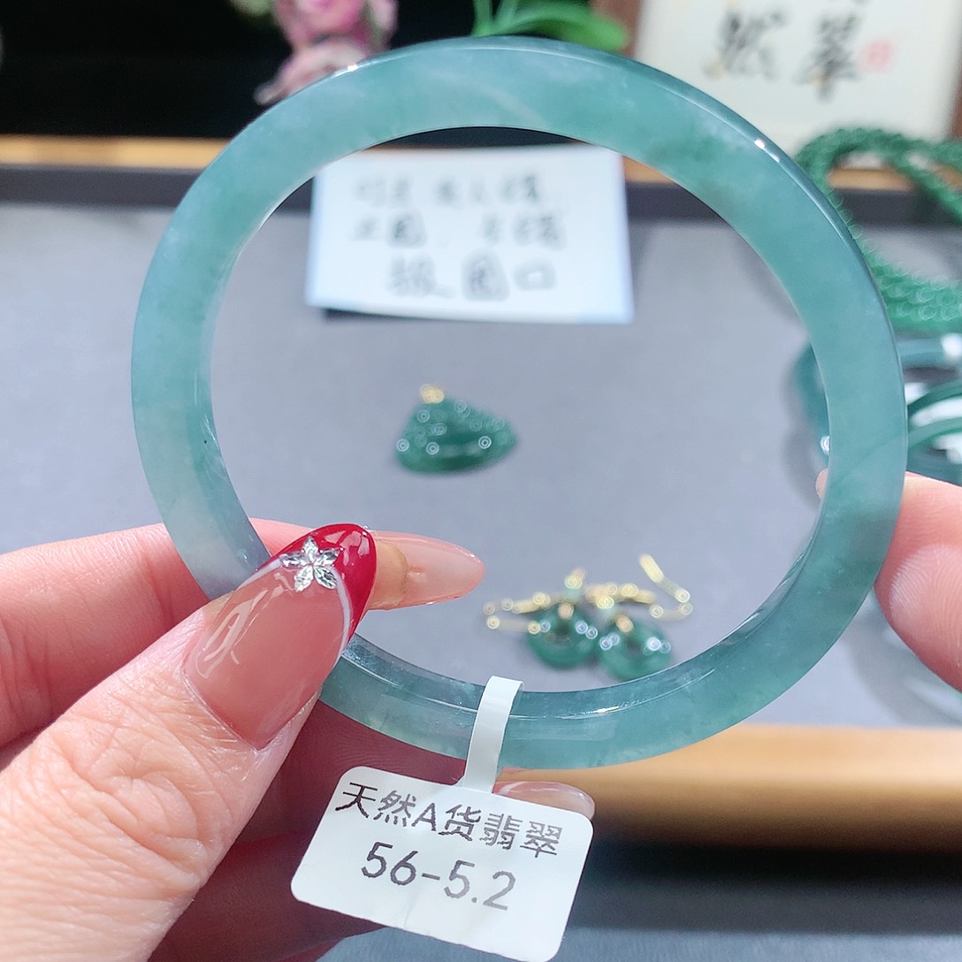 翡翠手镯（圆镯）未镶嵌