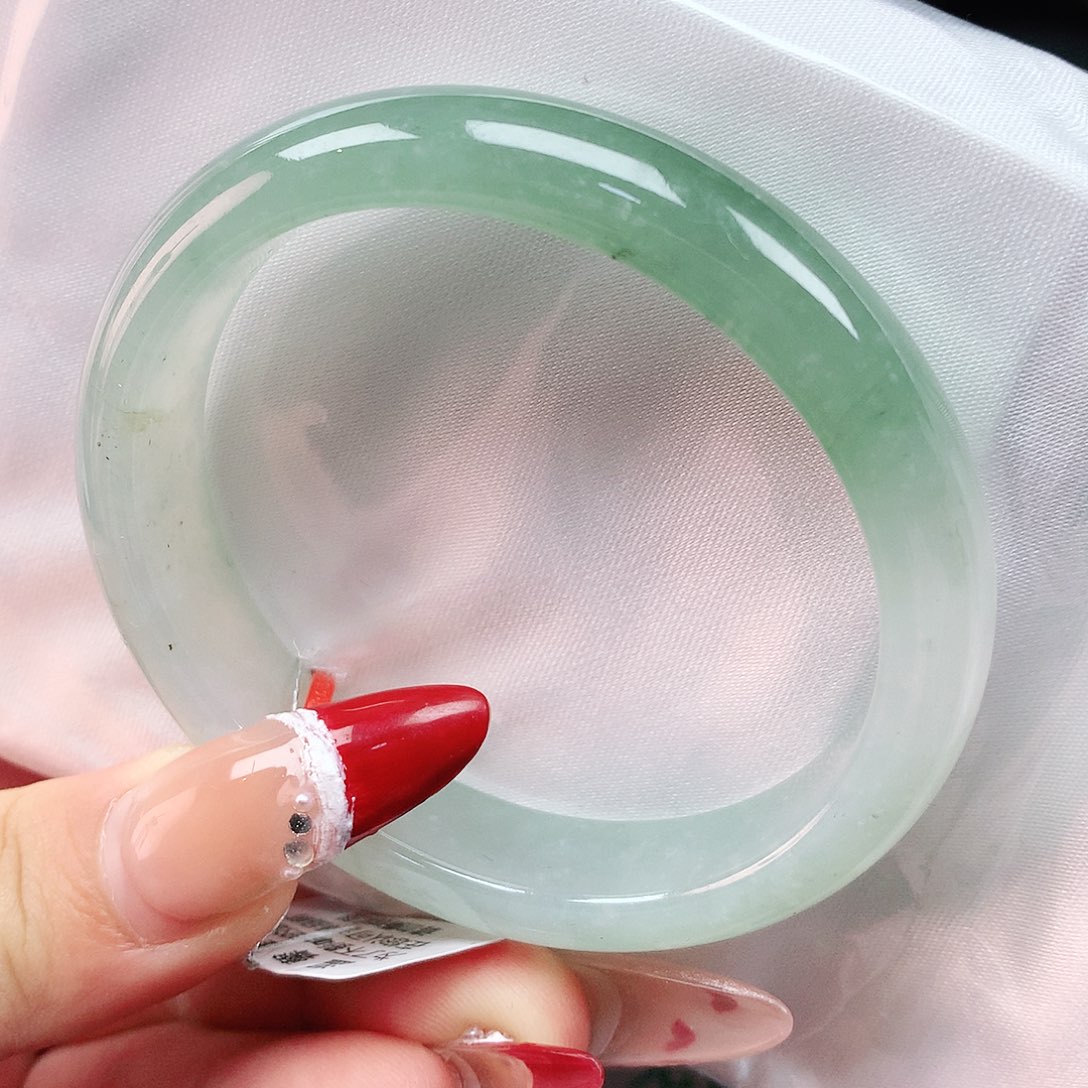 翡翠手镯未镶嵌52贵