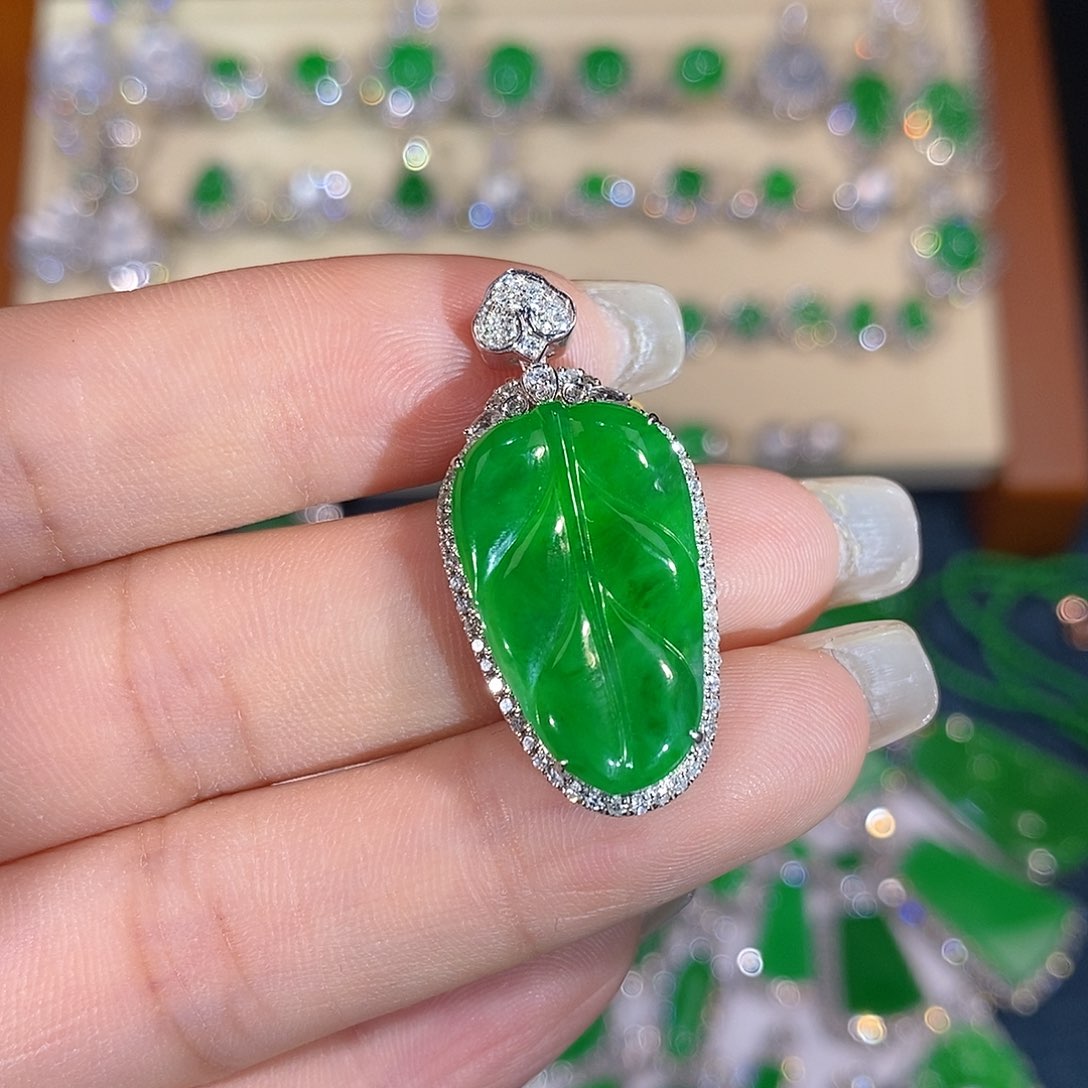 翡翠18K金镶嵌吊坠(不含链)叶子吊坠