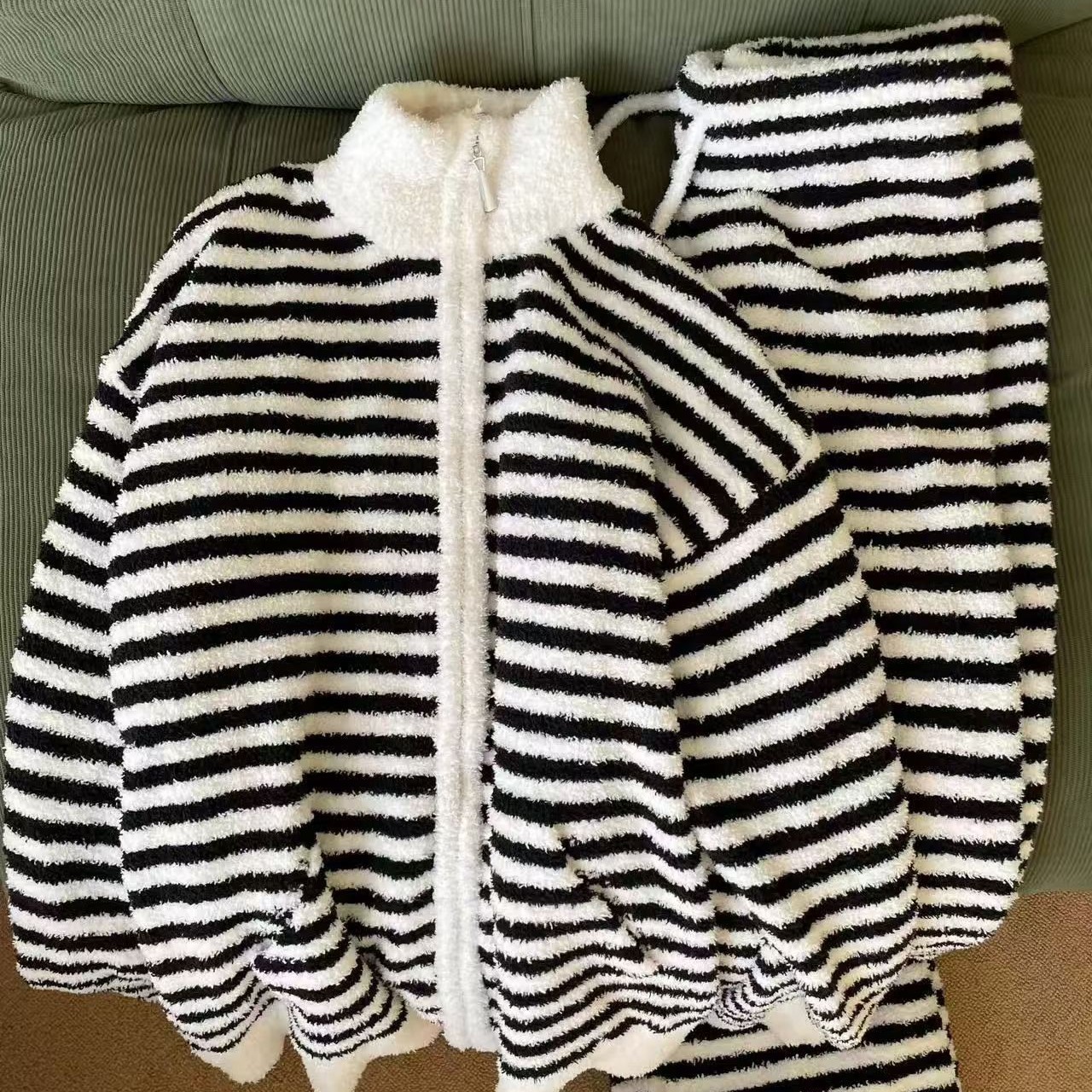 毛绒豹纹保暖加绒加厚女士秋冬法兰绒家居服睡衣