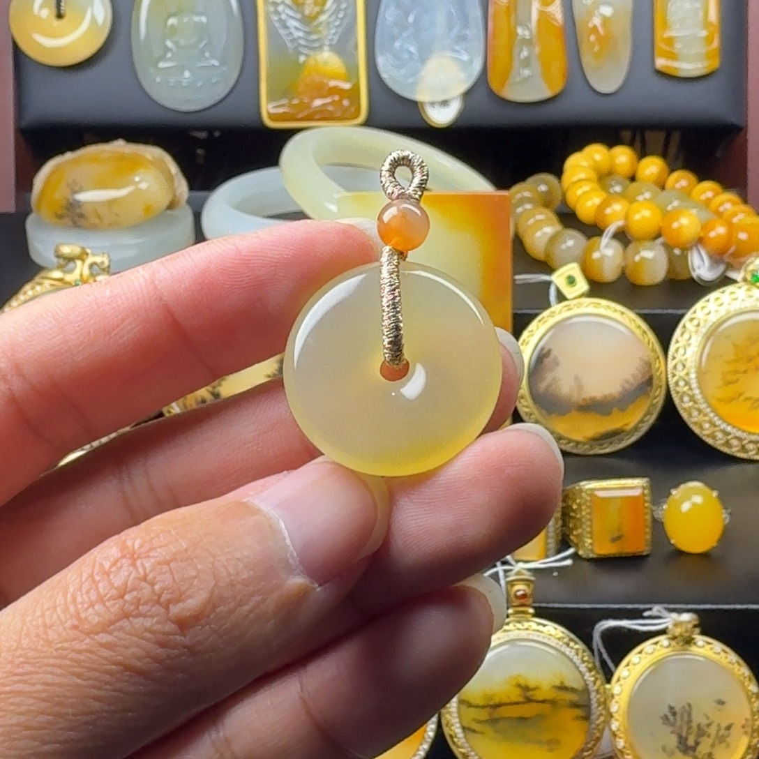 石英质玉（黄龙玉）未镶嵌吊坠(不含链)