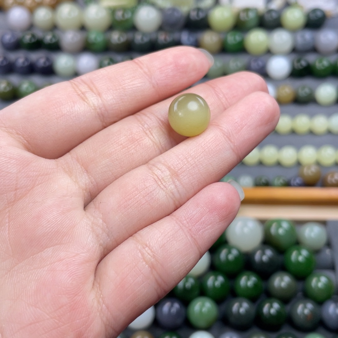 多***王和田玉未镶嵌颈饰