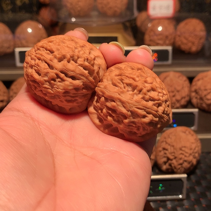 ****阳文玩核桃把件金牛