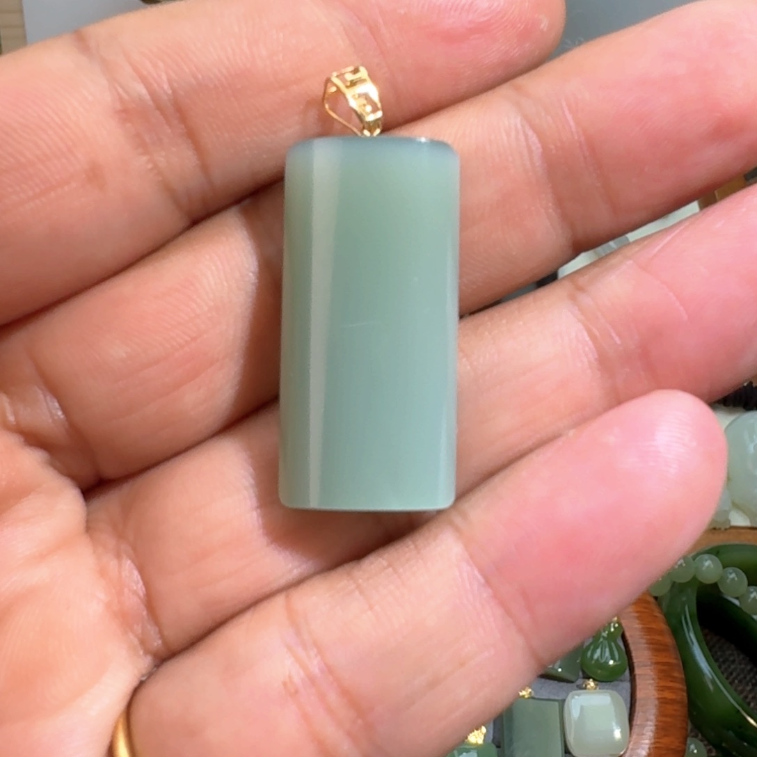 和田玉耳饰18K金镶嵌璇*平安牌