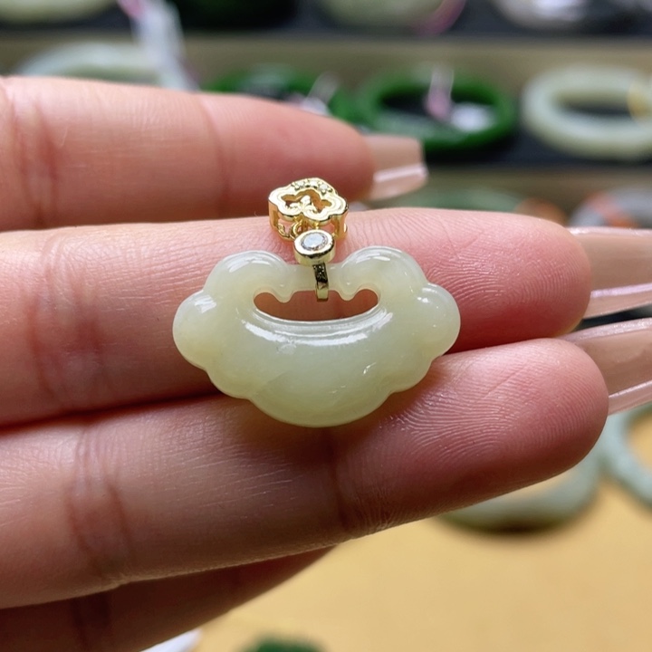 和田玉吊坠未镶嵌