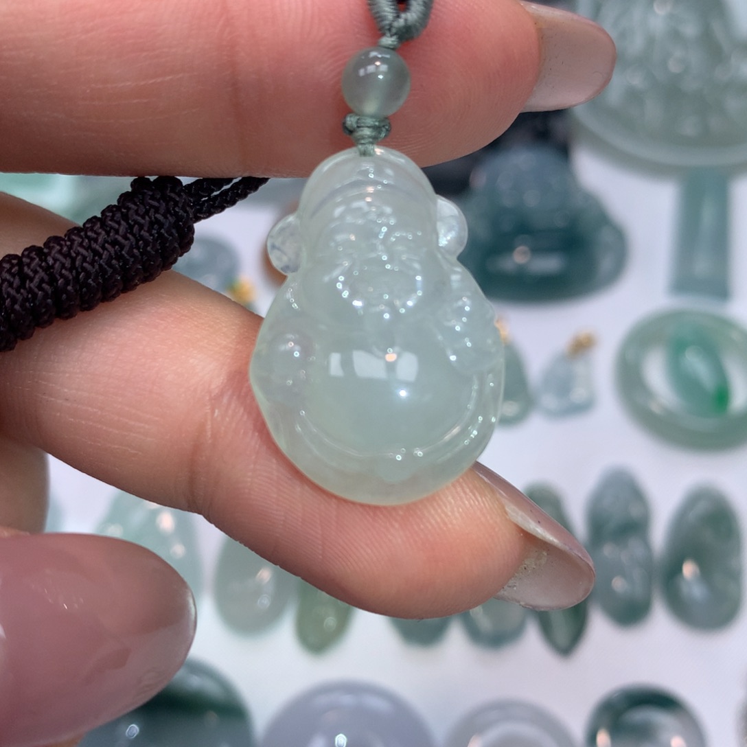 翡翠未镶嵌颈饰財爷