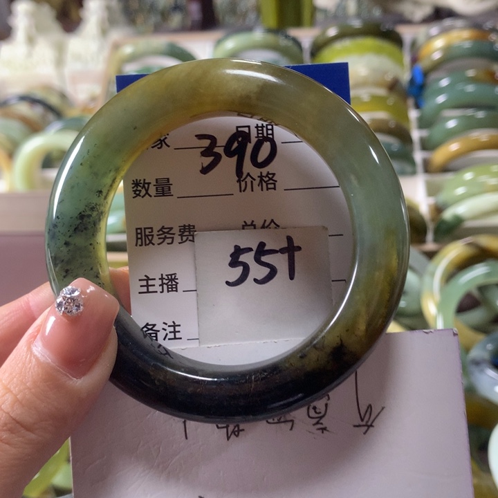 蛇纹石玉未镶嵌手镯390