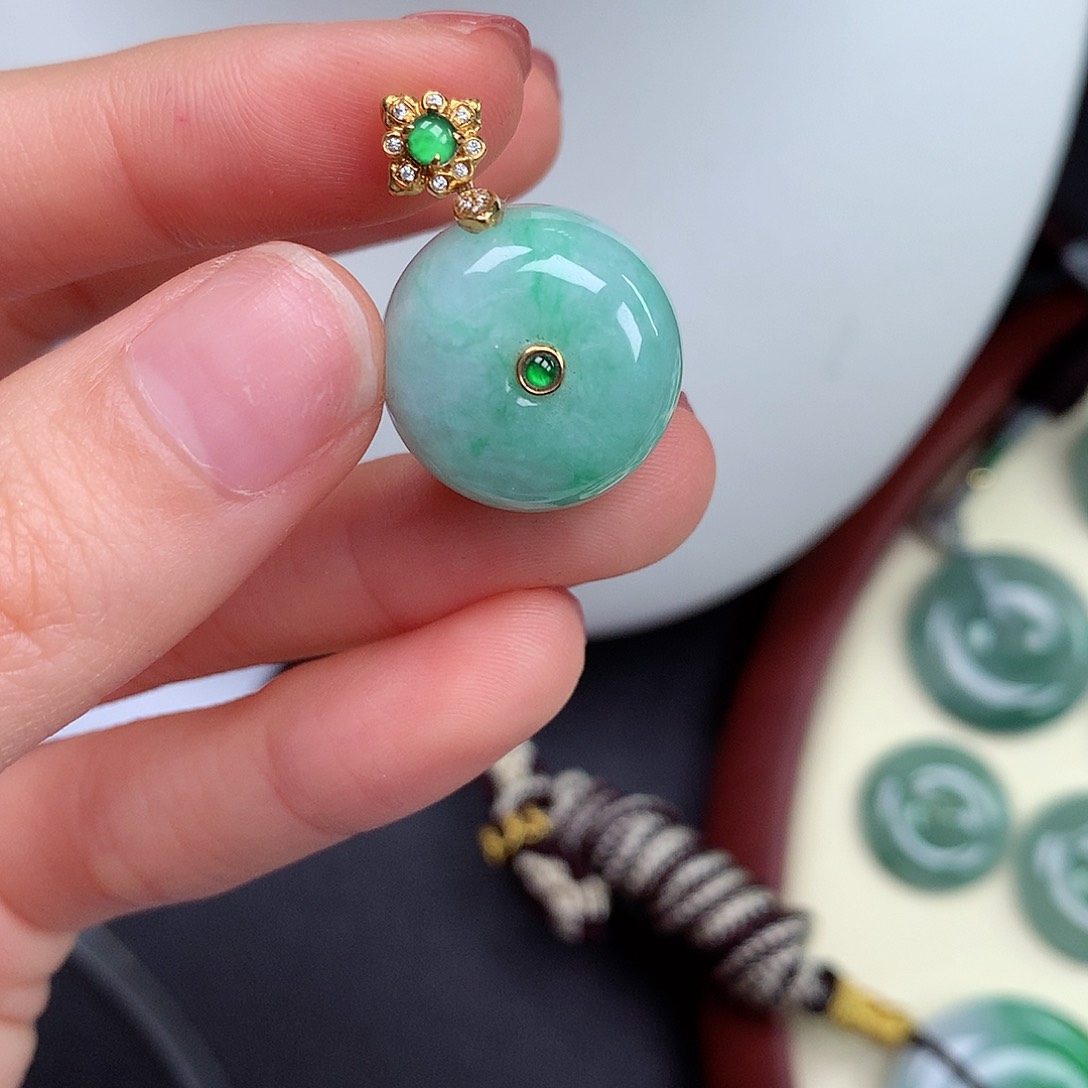 翡翠颈饰18K金镶嵌平安扣