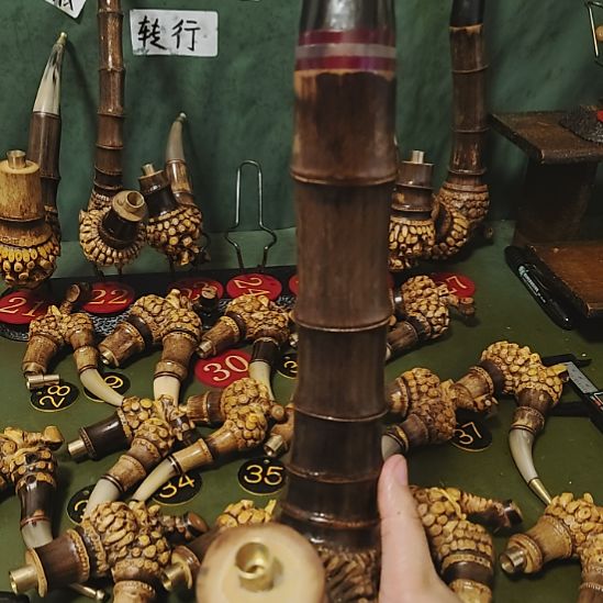 来***你贵州特色竹根烟斗工艺品手把件