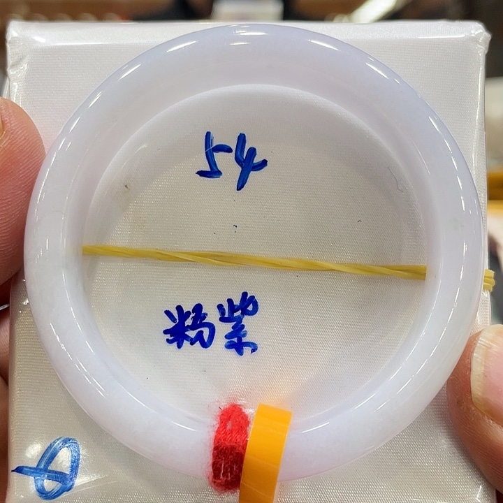 翡翠手镯未镶嵌翡翠