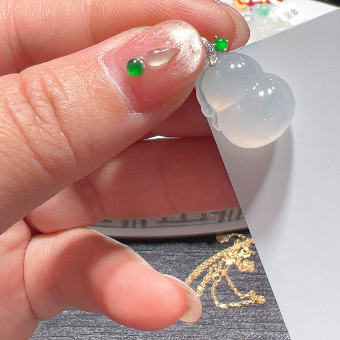 翡翠颈饰18K金镶嵌吊坠