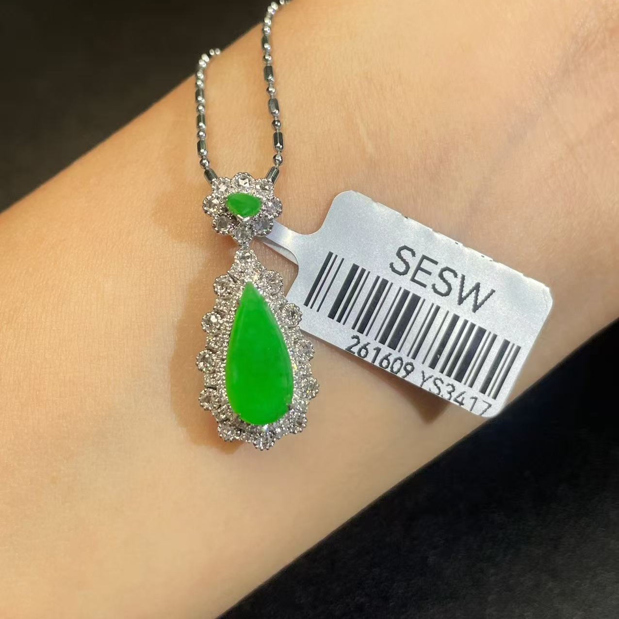 18k金镶嵌缅甸A货翡翠水滴吊坠(不含链)