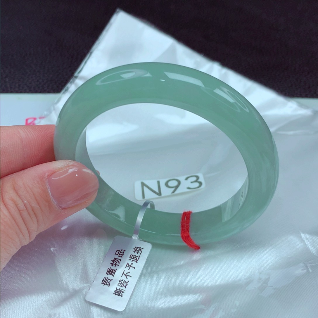 翡翠手镯未镶嵌手镯88