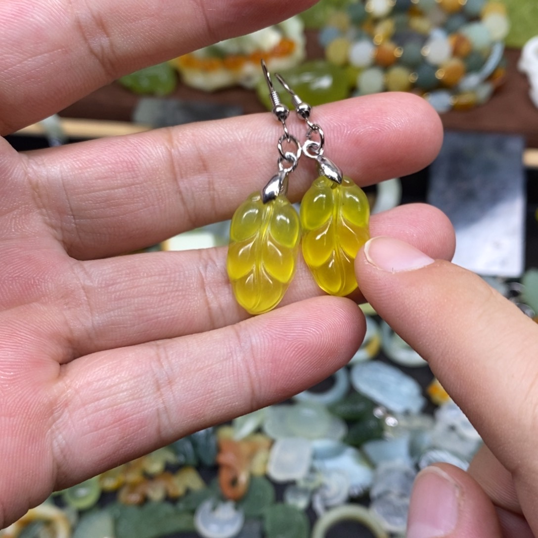 蛇纹石玉耳坠未镶嵌