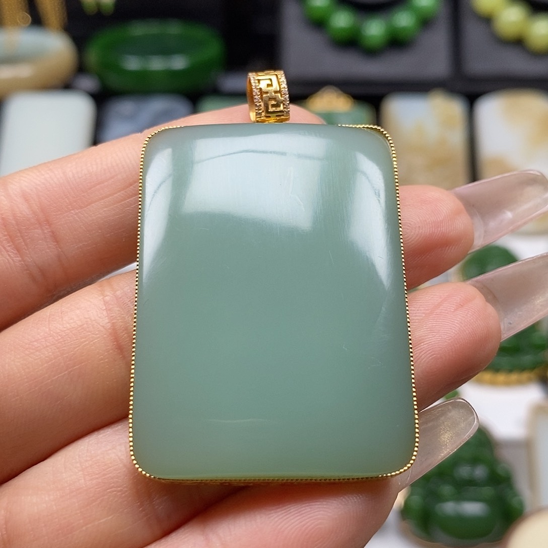 和田玉颈饰18K金镶嵌