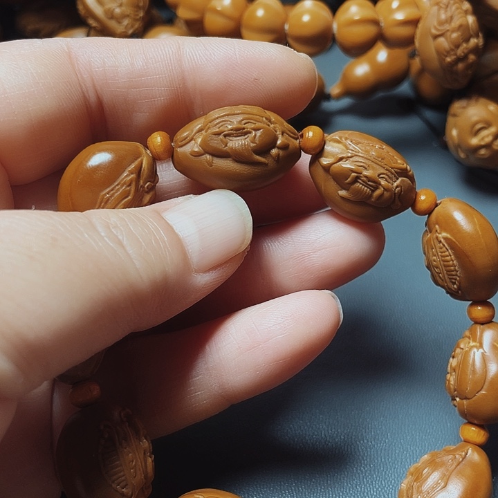 横财神，橄榄核雕工艺