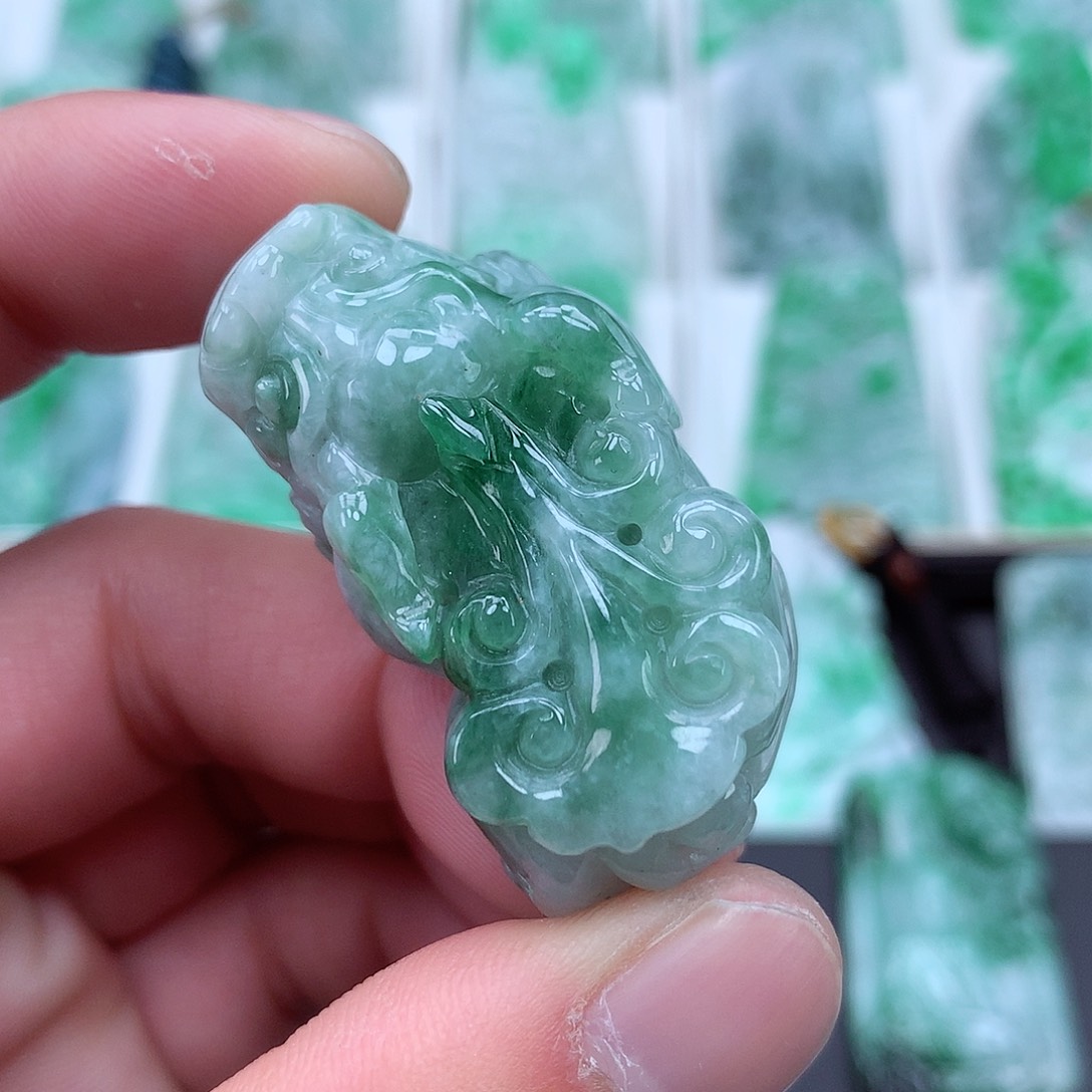 翡翠颈饰未镶嵌翡翠吊坠