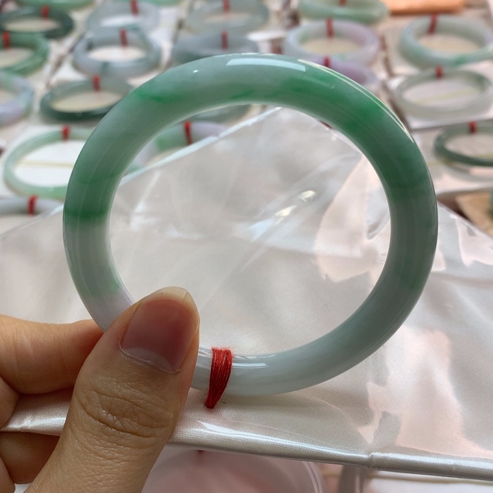 翡翠未镶嵌手镯白底青58