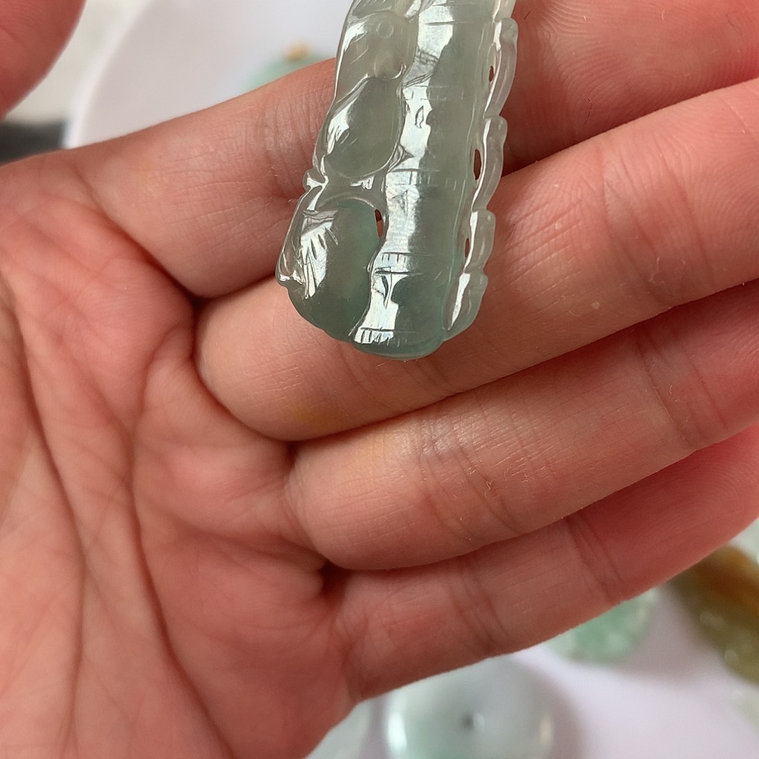 翡翠颈饰未镶嵌奥****兽竹节