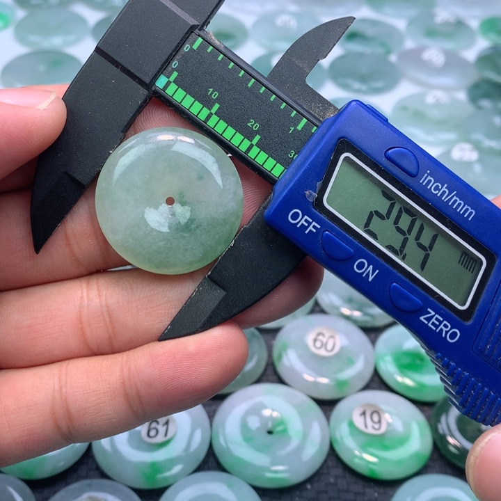 翡翠颈饰未镶嵌缅甸天然A货翡翠