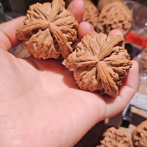 金***心吊坠文玩核桃47精修工艺三楞