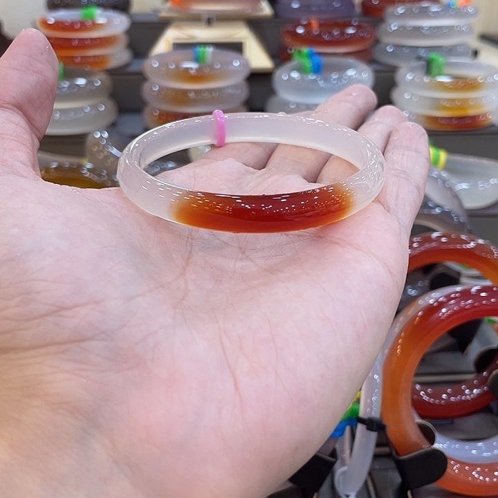 玛瑙/玉髓手镯未镶嵌