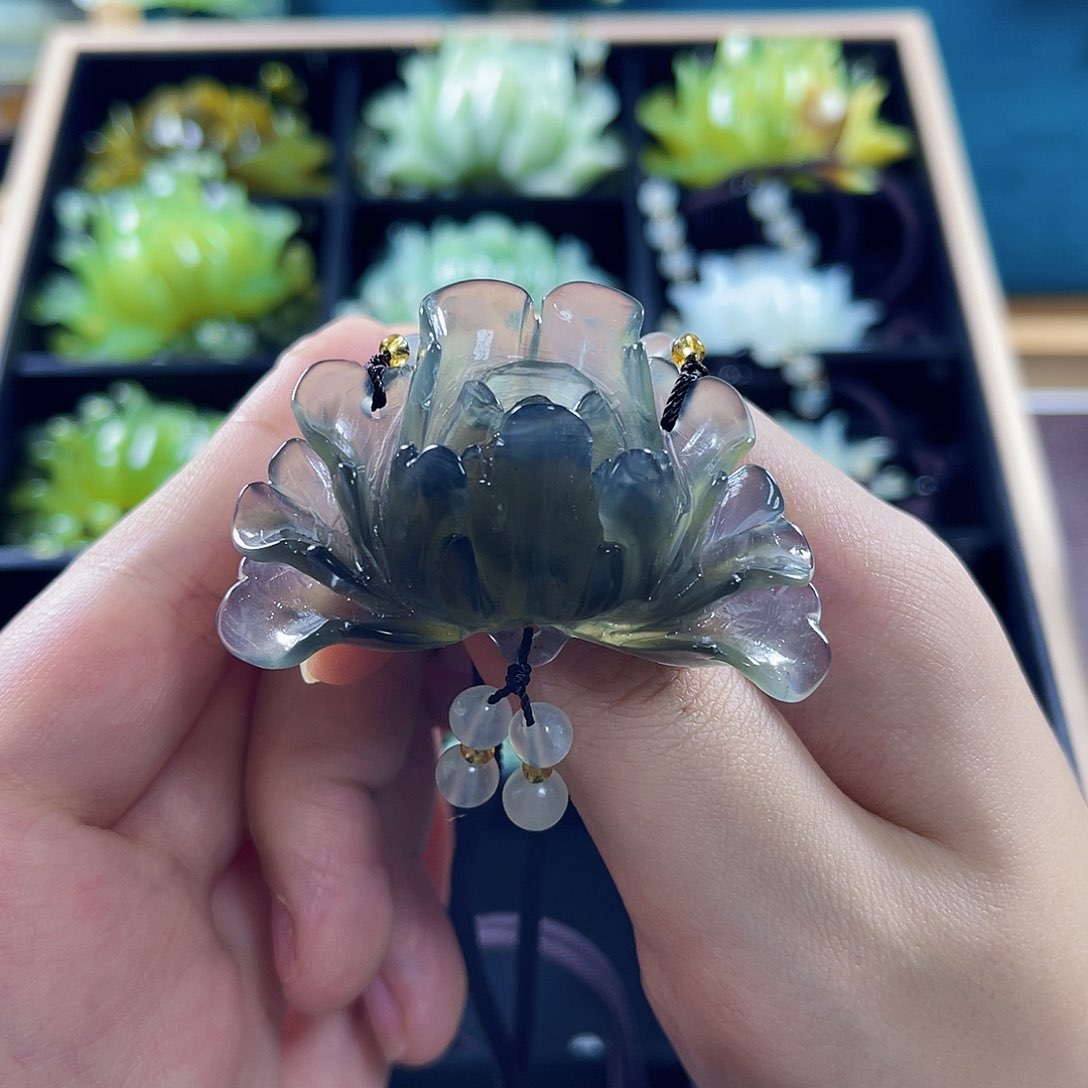 蛇纹石玉颈饰合金海****师