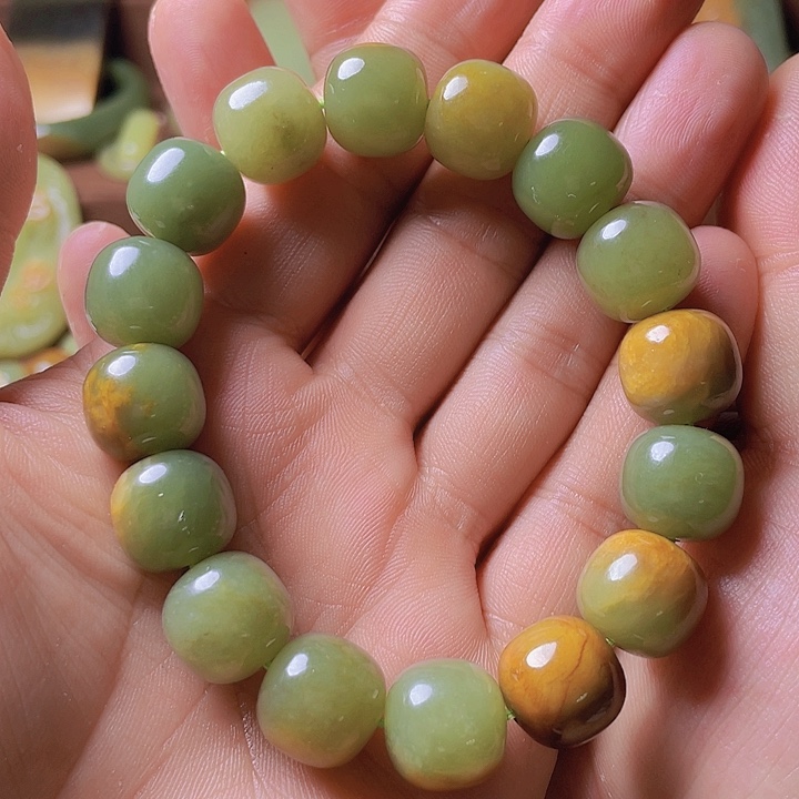 未镶嵌手串岫岩河磨玉（透闪石质玉）