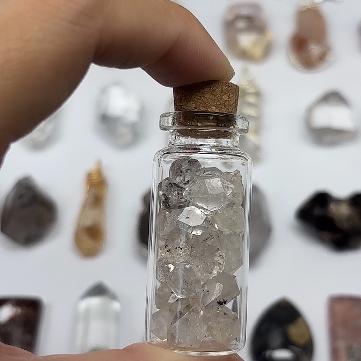 水晶未镶嵌颈饰闪灵钻瓶瓶