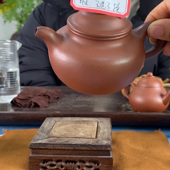 紫砂茶壶红皮龙莲子180的容量微微瑕壶嘴封釉