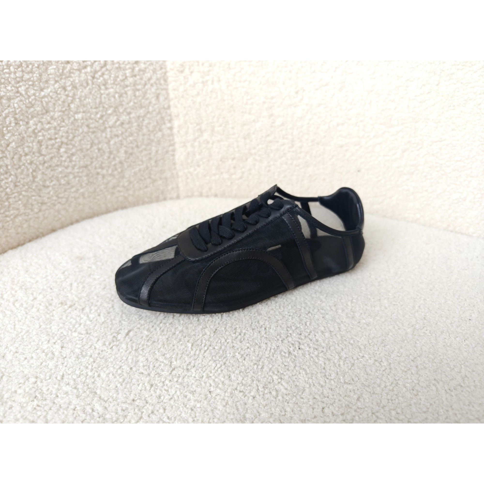 老王甄选 夏季新款 透气网纱拼接款女士平底休闲鞋